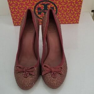 Tory Burch Phoenix Charm Logo‎ Pumps Size 7.5M Pave Crystal Conceria Cameo Shoes